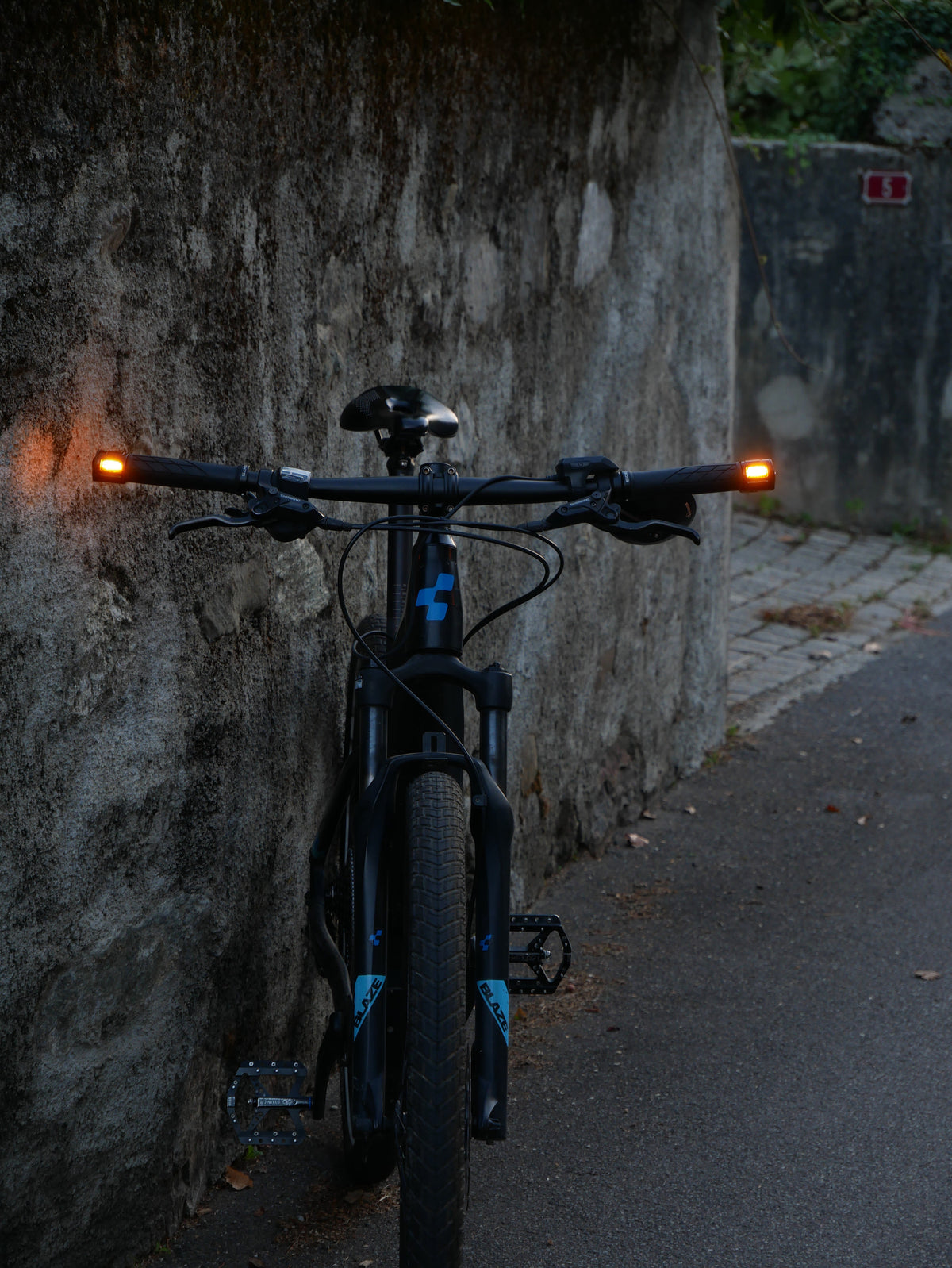 SIDELIGHTS SIGNAL — Photo 4